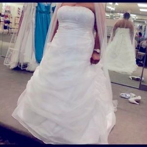 NWT Strapless Wedding Gown